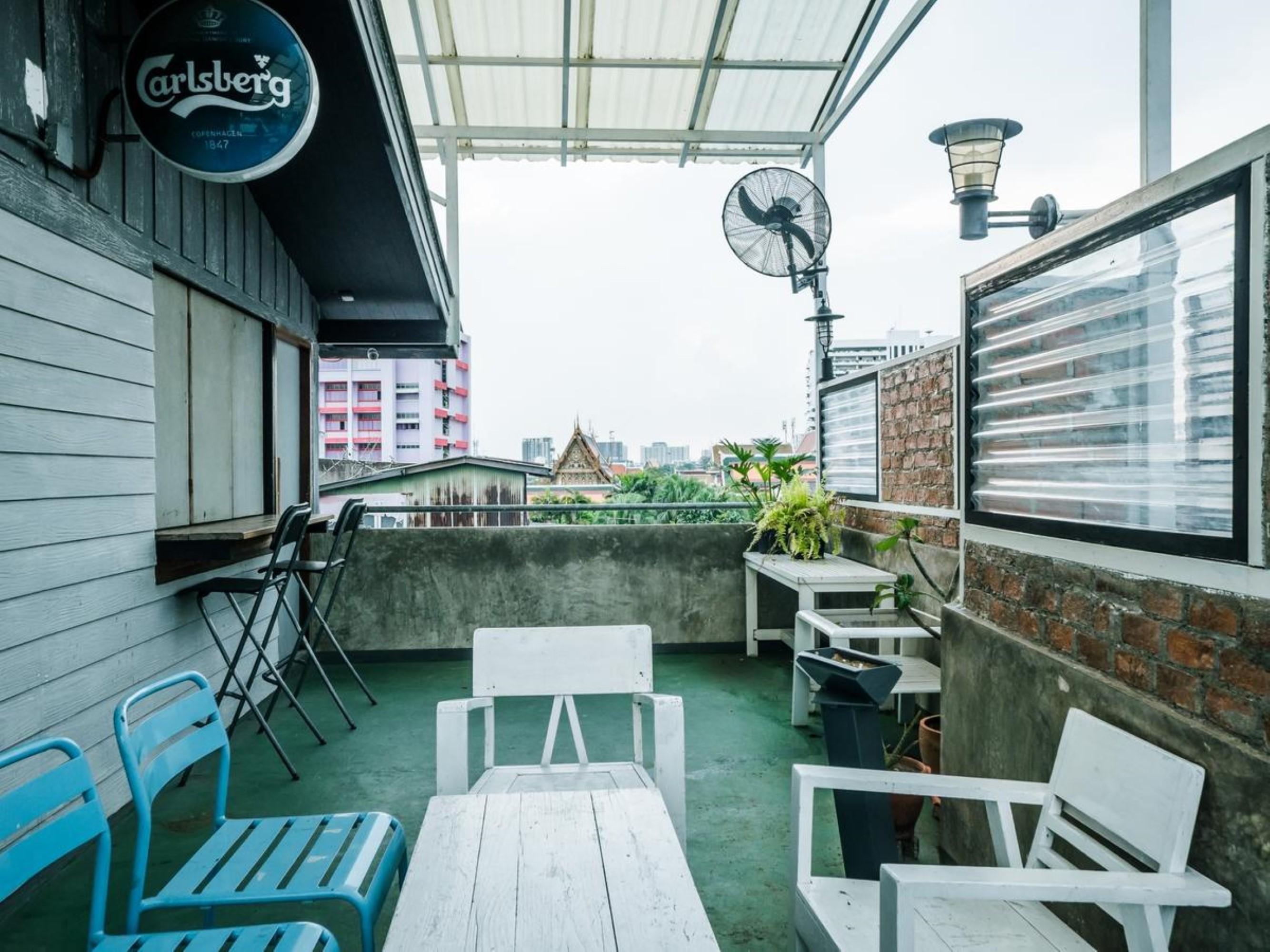 Zeds Hostel Bangkok Bagian luar foto