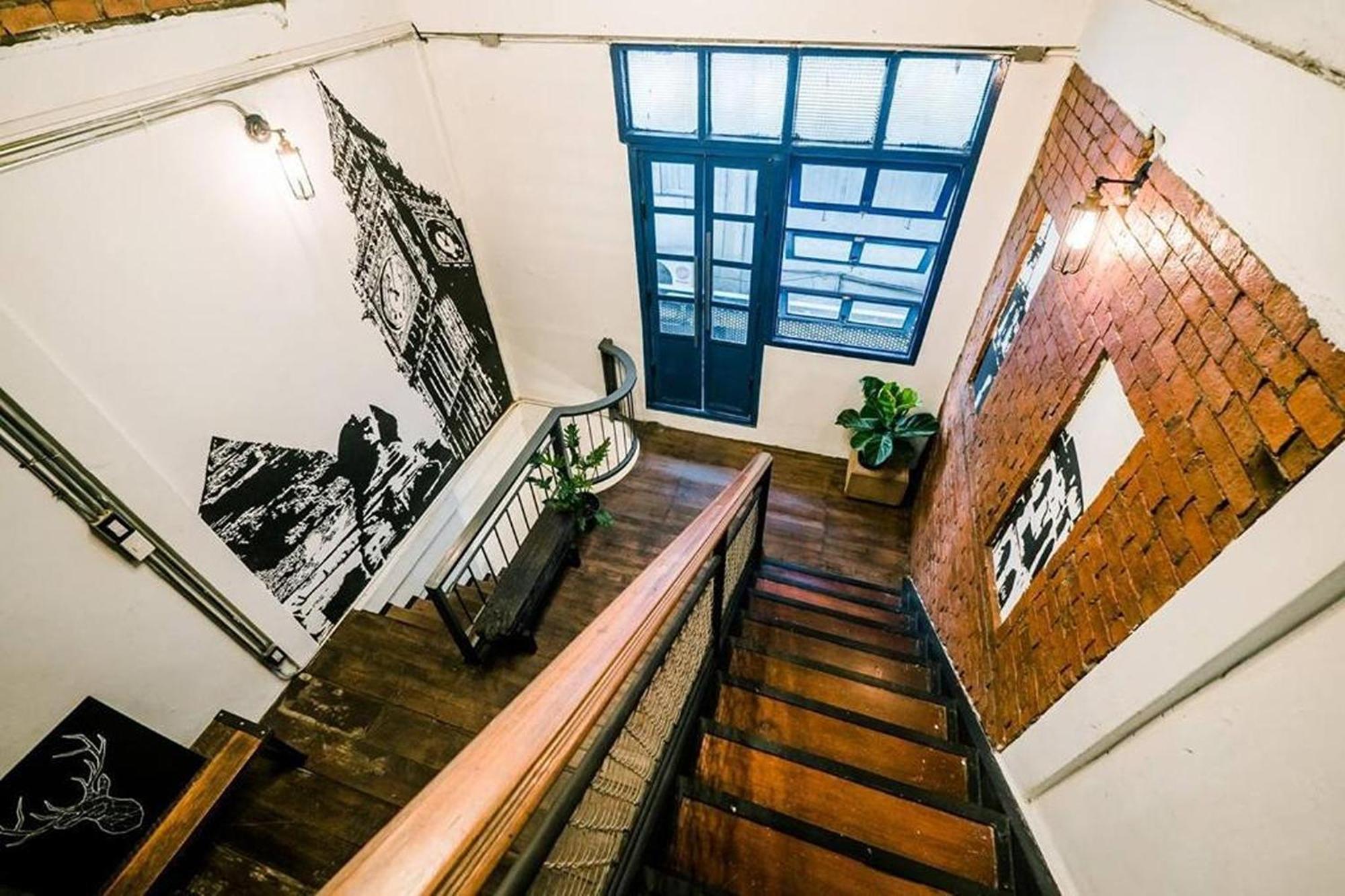 Zeds Hostel Bangkok Bagian luar foto