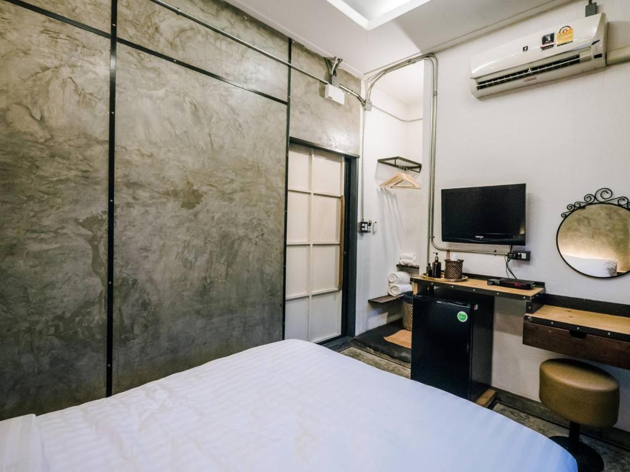 Zeds Hostel Bangkok Bagian luar foto