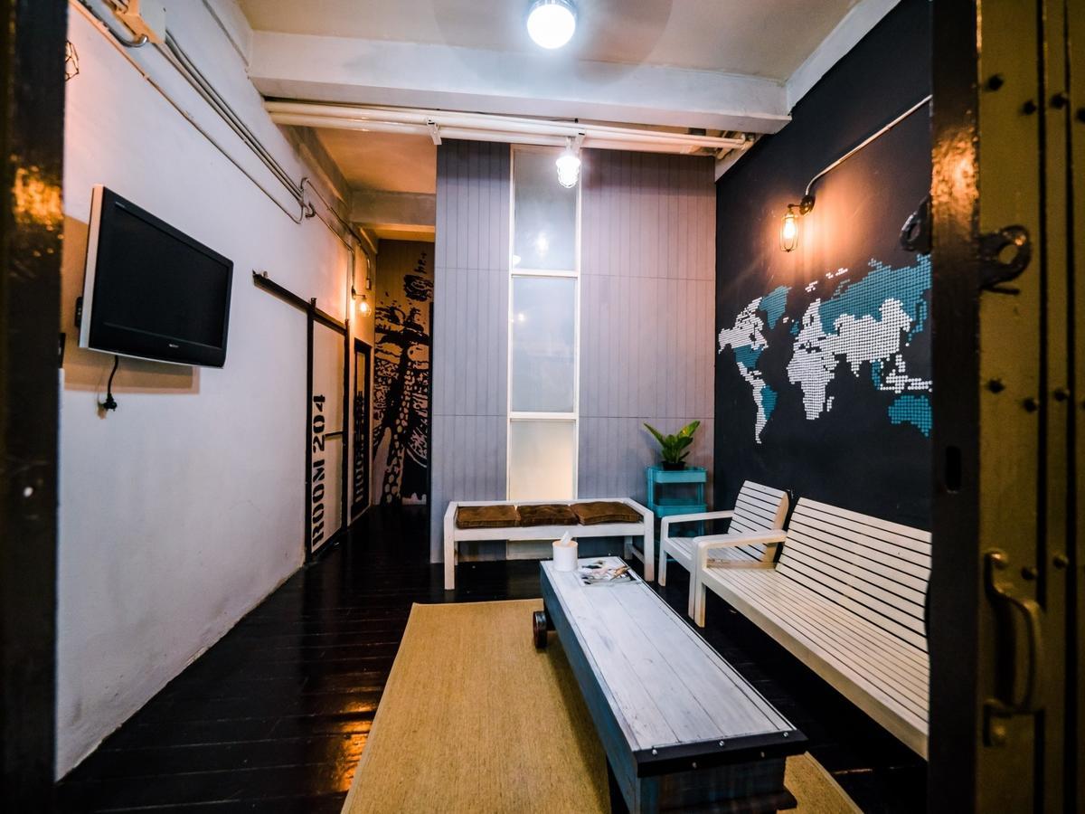 Zeds Hostel Bangkok Bagian luar foto