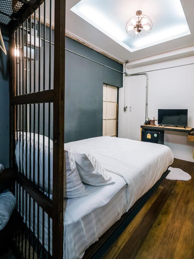 Zeds Hostel Bangkok Bagian luar foto