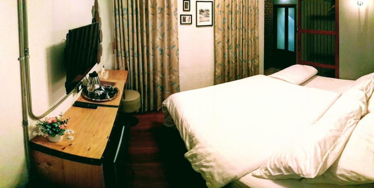 Zeds Hostel Bangkok Bagian luar foto
